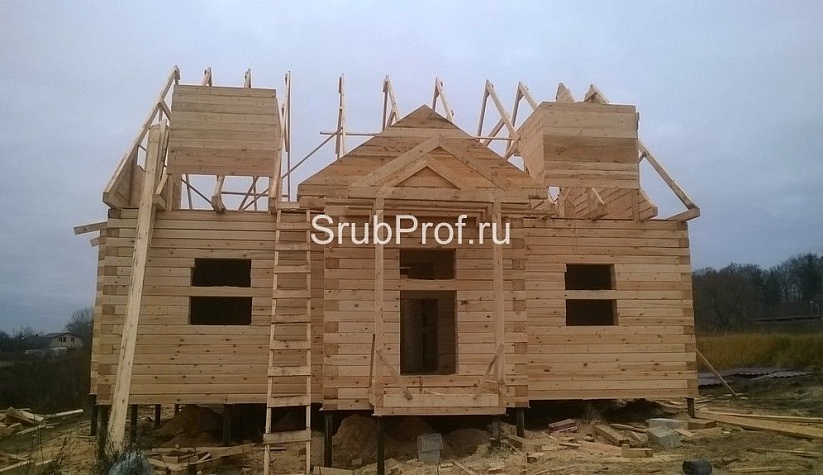 Сборка дома из обрезного бруса по проекту Черноголовка